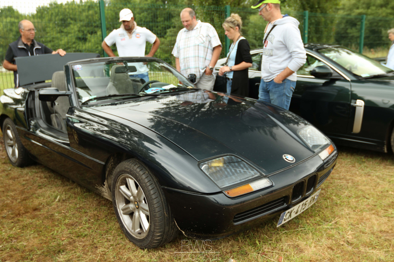 Illustration for article titled Classic British Welcome Photos (Le Mans Carshow)